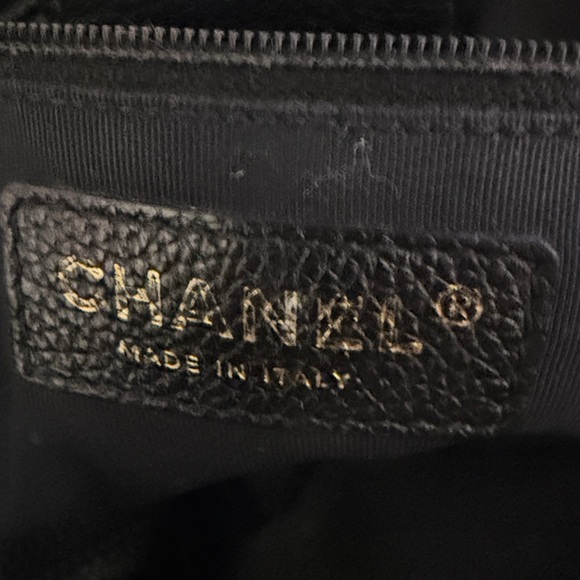 Chanel cerf bag great condition. Little wear on bottom corners but not bad - Picture 7 of 8